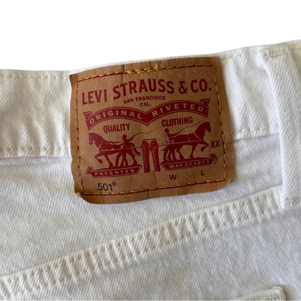 Levi's 501 Original High Rise White Denim Cutoff Shorts Size 28 - Picture 4 of 11
